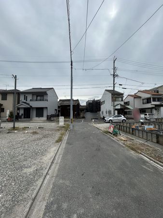 前面道路含む外観