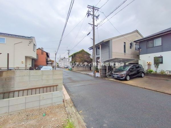 前面道路含む外観