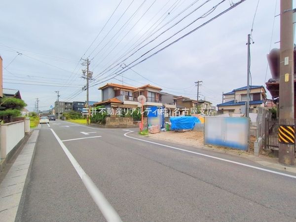前面道路含む外観