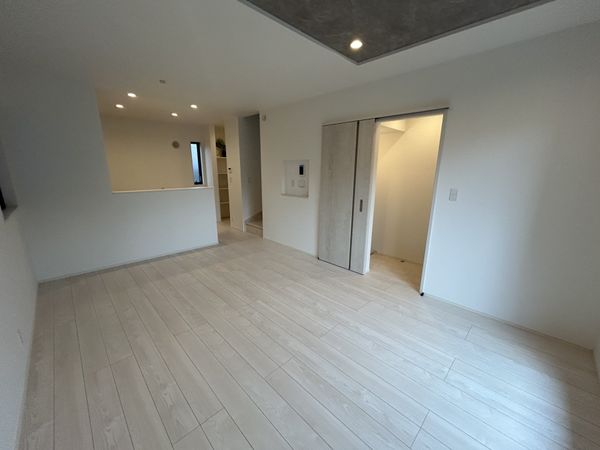 西区上名古屋3丁目 4号棟 リビング