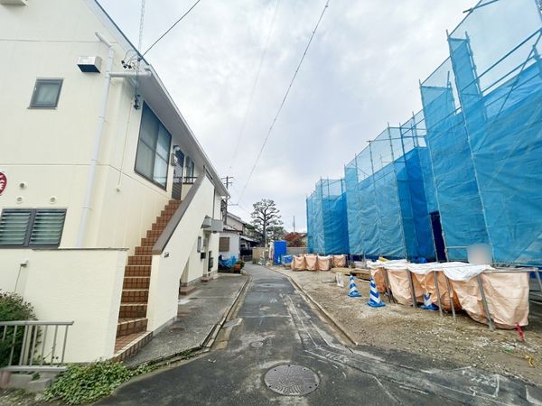 前面道路含む外観