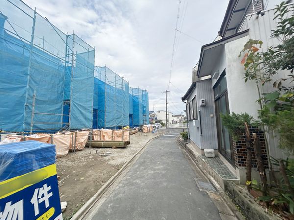 前面道路含む外観