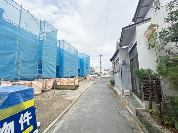 前面道路含む外観