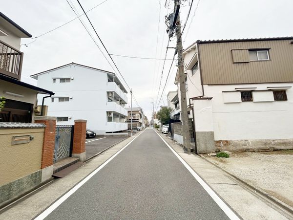 前面道路含む外観