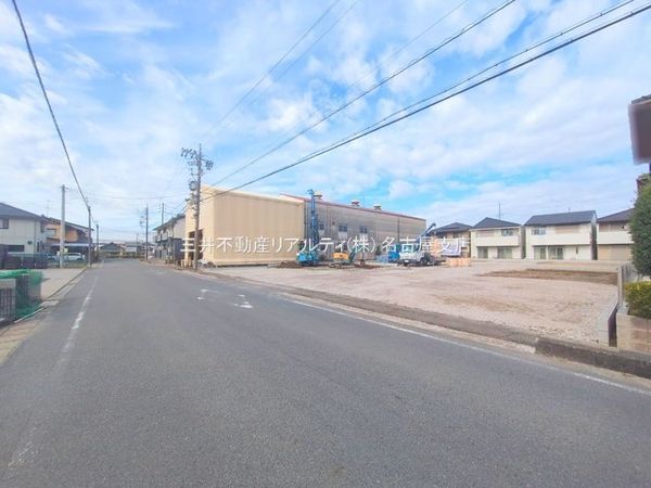 前面道路含む外観