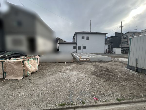 中村区深川町1丁目 2号棟 前面道路含む外観