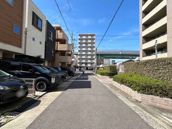 西区天塚町4丁目 新築戸建 前面道路含む外観 西区天塚町4丁目 新築戸建 前面道路含む外観