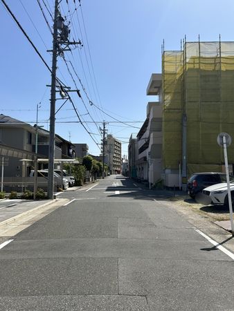 前面道路含む外観