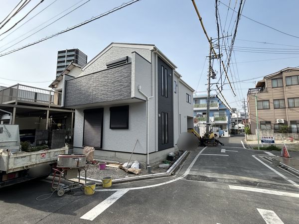 西区稲生町7丁目 新築戸建 前面道路含む外観 西区稲生町7丁目 新築戸建 前面道路含む外観
