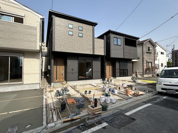 西区稲生町6丁目 新築戸建 前面道路含む外観 西区稲生町6丁目 新築戸建 前面道路含む外観