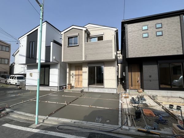 西区稲生町6丁目 新築戸建 前面道路含む外観 西区稲生町6丁目 新築戸建 前面道路含む外観