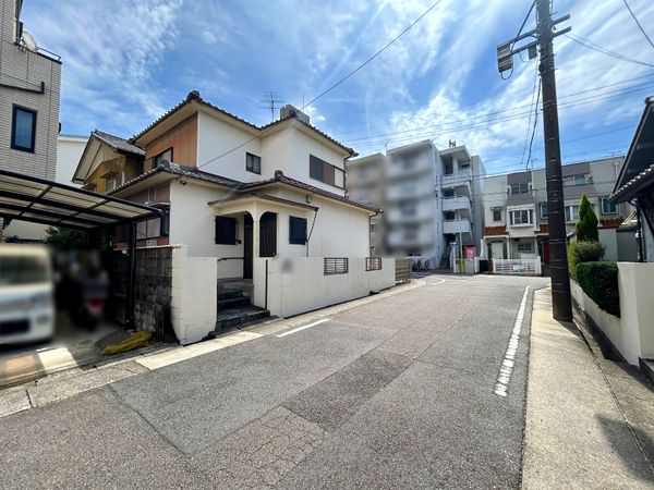 前面道路含む外観