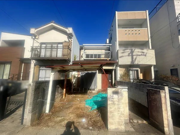 土地面積約80.52平米の売地でございます。南東側が道路のため、陽当り良好です。