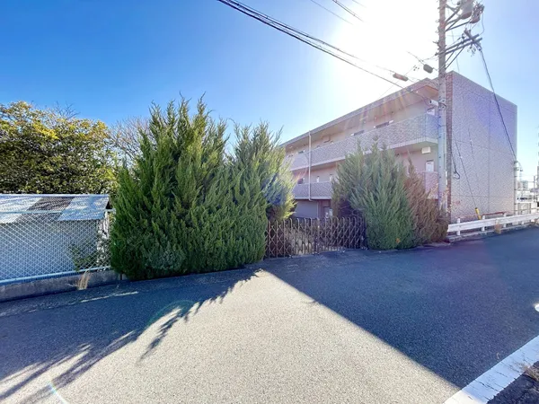 現地土地写真です。地下鉄鶴舞線「塩釜口」駅 徒歩7分（約550ｍ）、地下鉄鶴舞線「植田」駅 徒歩10分（約750ｍ）の便利な立地です。