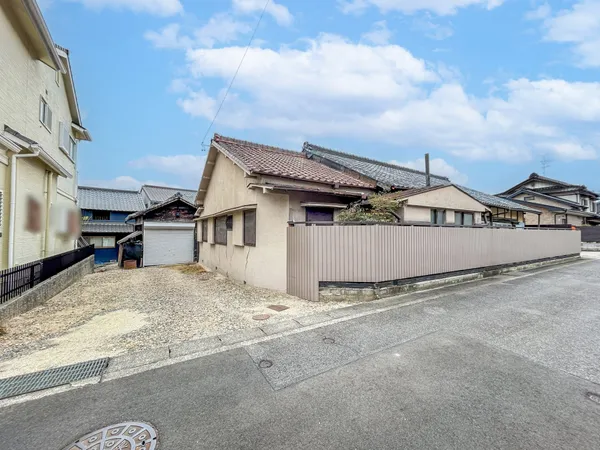【現地写真】約157.99坪の広々とした土地で、野並駅徒歩4分の好立地。建物解体更地渡しで、建築条件もなく自由なプランで住まいづくりが可能です。