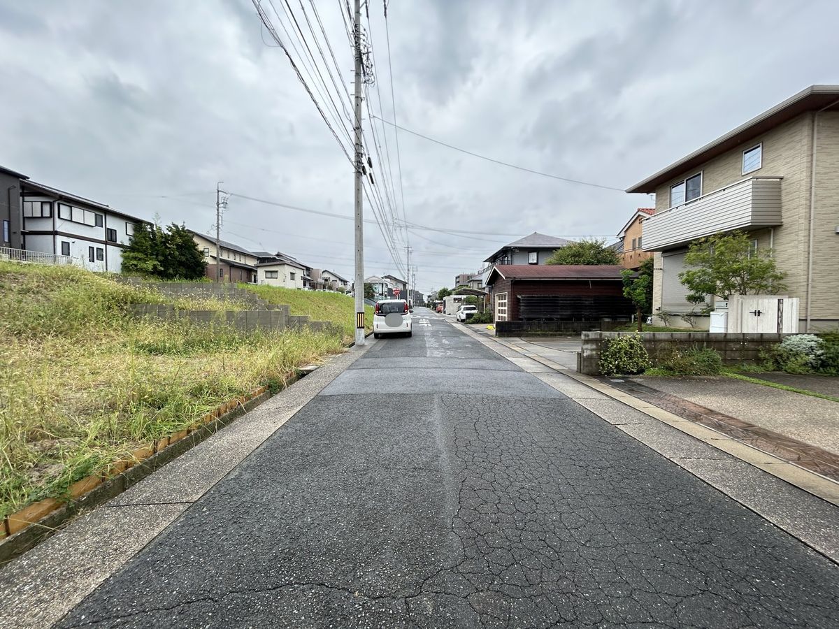 前面道路含む外観