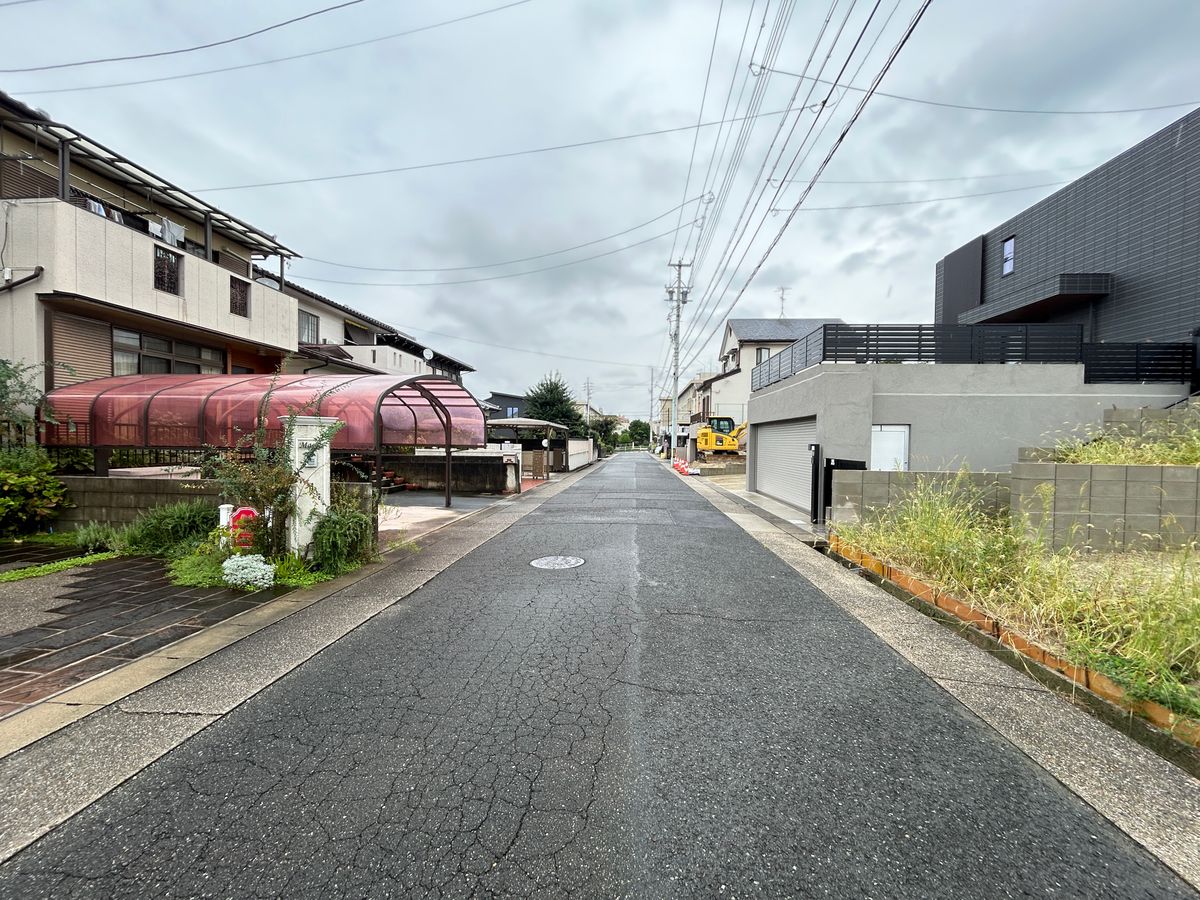 前面道路含む外観