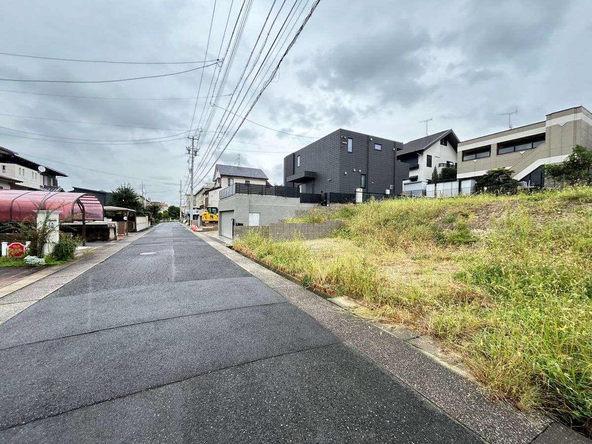 前面道路含む外観