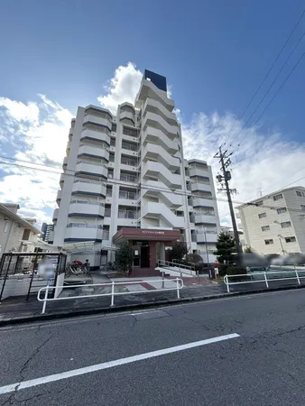 オーナーチェンジ物件です。地下鉄鶴舞線「原」駅より徒歩7分（約500ｍ）、地下鉄鶴舞線「植田」駅より徒歩10分（約700ｍ）の立地です。