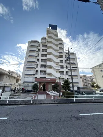 オーナーチェンジ物件です。鉄骨鉄筋コンクリート造のマンションです。