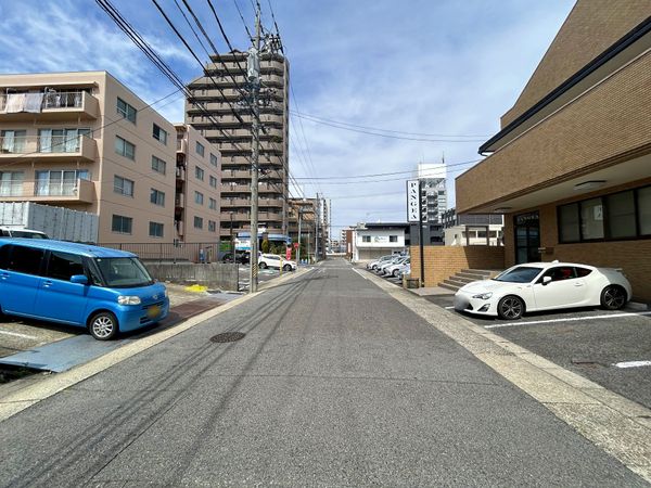 名東区一社3丁目 前面道路含む外観