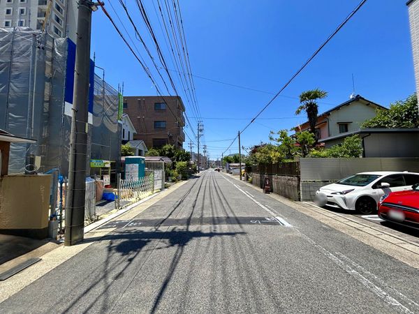 前面道路含む外観