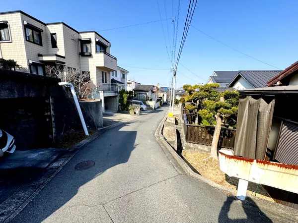 北西側一方道路　前面道路幅員：約3.2ｍ　接道間口：約23.5ｍ　　ご見学希望や物件詳細が知りたい方は三井のリハウス徳重センターまでお気軽にお問い合わせください♪※火水定休