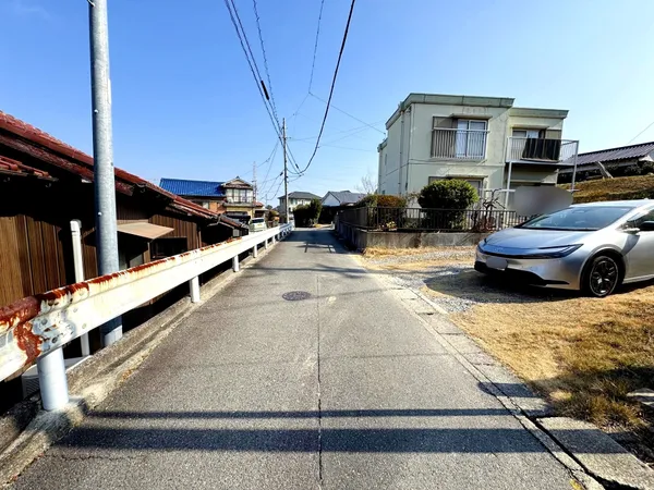 北西側一方道路　前面道路幅員：約3.2ｍ　接道間口：約23.5ｍ　　ご見学希望や物件詳細が知りたい方は三井のリハウス徳重センターまでお気軽にお問い合わせください♪※火水定休