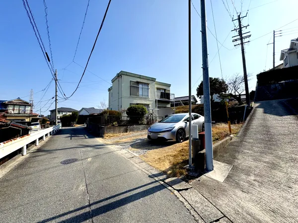 北西側一方道路　前面道路幅員：約3.2ｍ　接道間口：約23.5ｍ　　ご見学希望や物件詳細が知りたい方は三井のリハウス徳重センターまでお気軽にお問い合わせください♪※火水定休