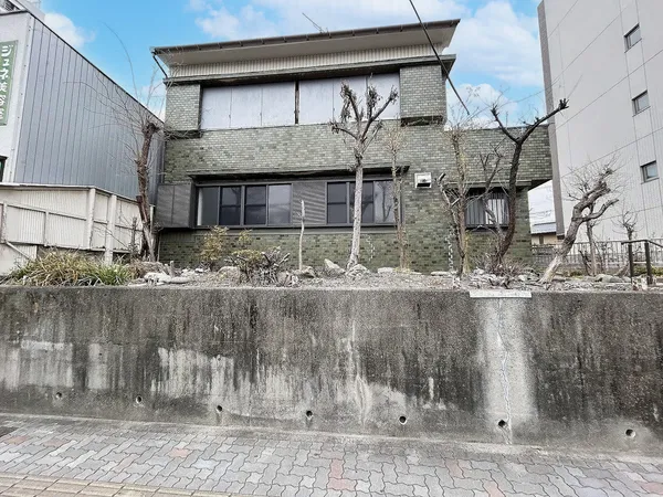 名城線・JR東海道本線・名古屋本線の3沿線利用可能。いずれも駅徒歩10分圏内です。その他スーパー・コンビニ・小学校等アクセス良好です。