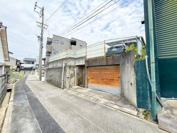 前面道路含む外観