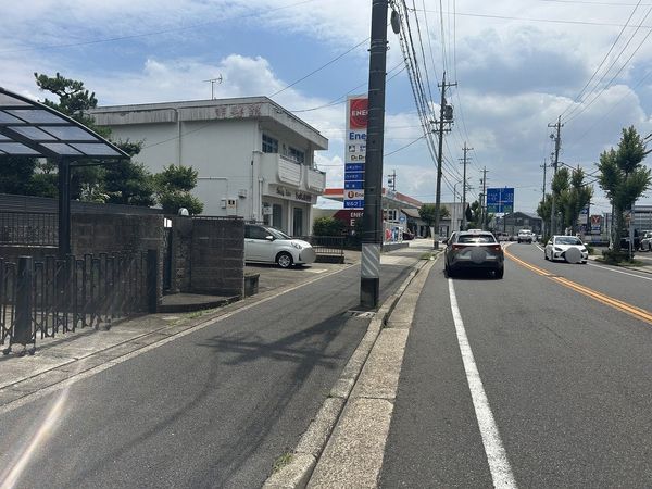 前面道路含む外観