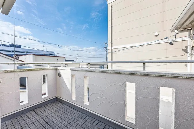 洋室から出入りができるバルコニーは2か所あります。