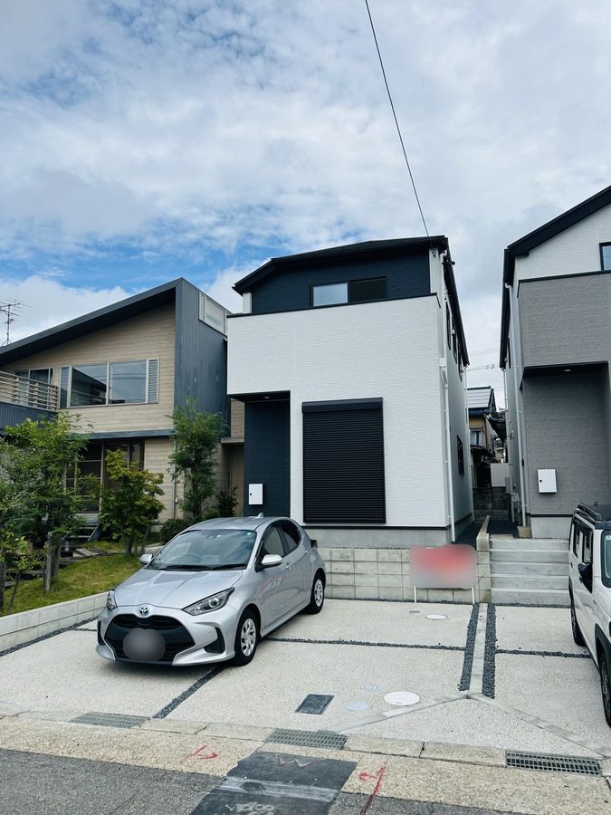 前面道路含む外観