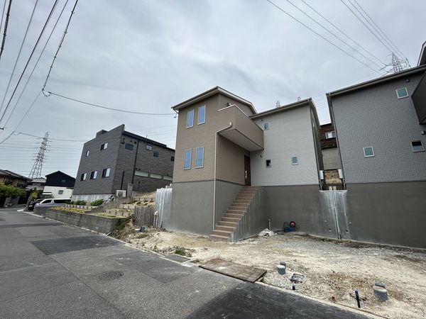 前面道路含む外観