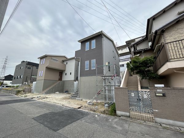 前面道路含む外観