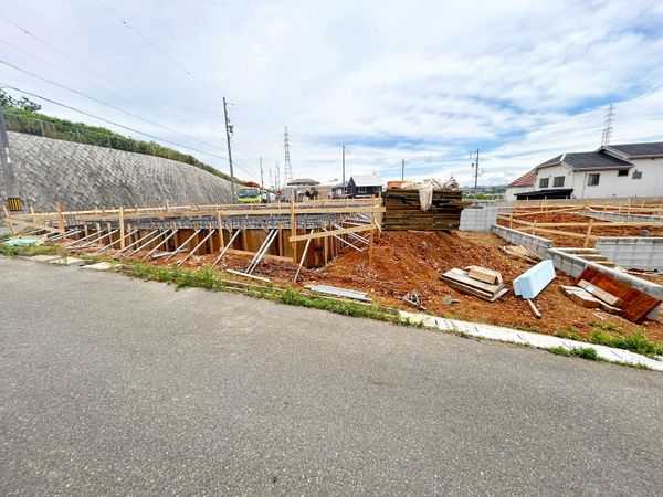 前面道路含む外観