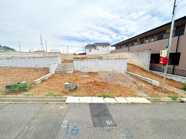 前面道路含む外観