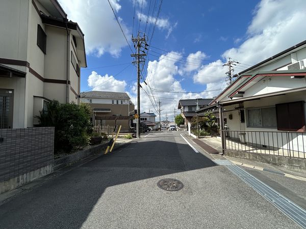 前面道路含む外観