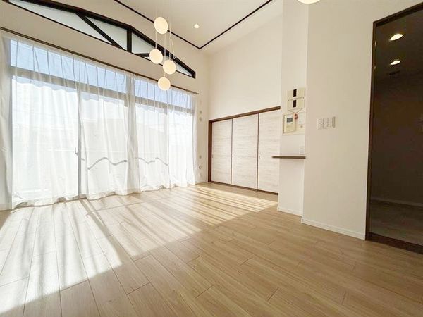 ライオンズヴィアーレ鹿山 リビング ライオンズヴィアーレ鹿山 リビング