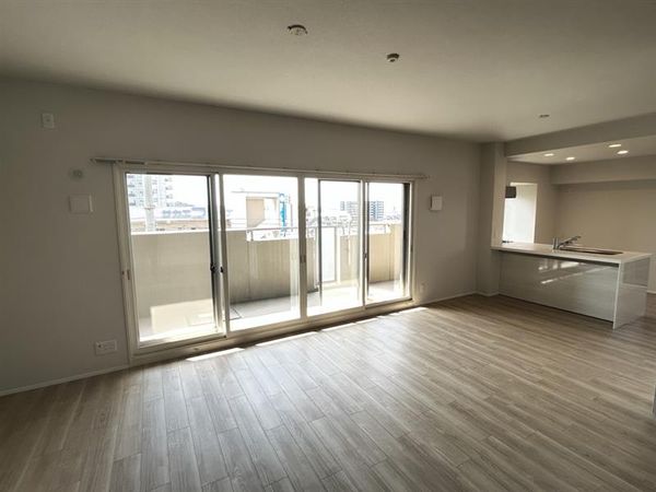 ユーハウス鳴海駅 リビング ユーハウス鳴海駅 リビング