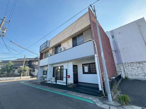 オーナーチェンジ物件。貸店舗２戸