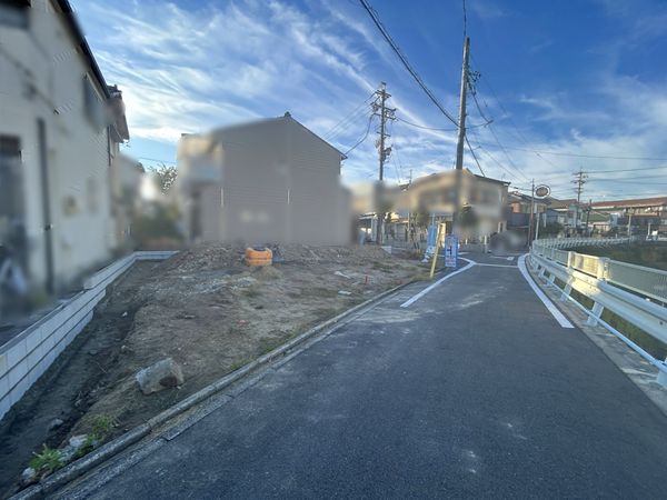 前面道路含む外観