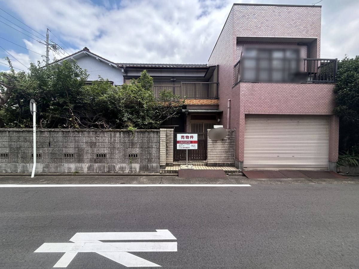 前面道路含む外観