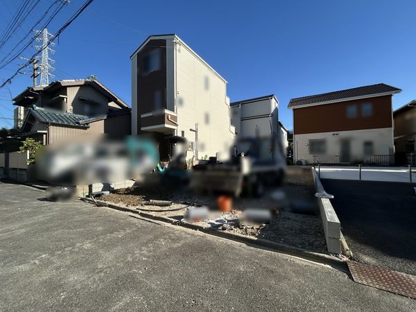 前面道路含む外観