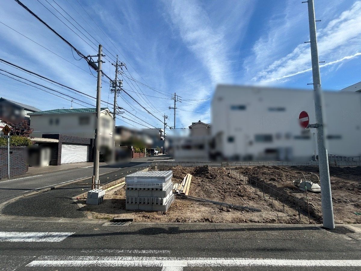 前面道路含む外観