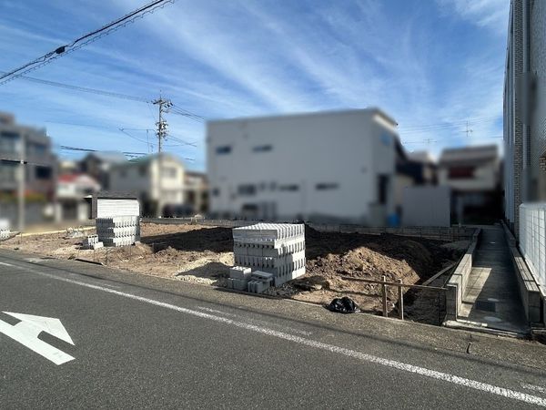 前面道路含む外観