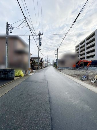 南区弥生町 1号棟 前面道路含む外観 南区弥生町 1号棟 前面道路含む外観