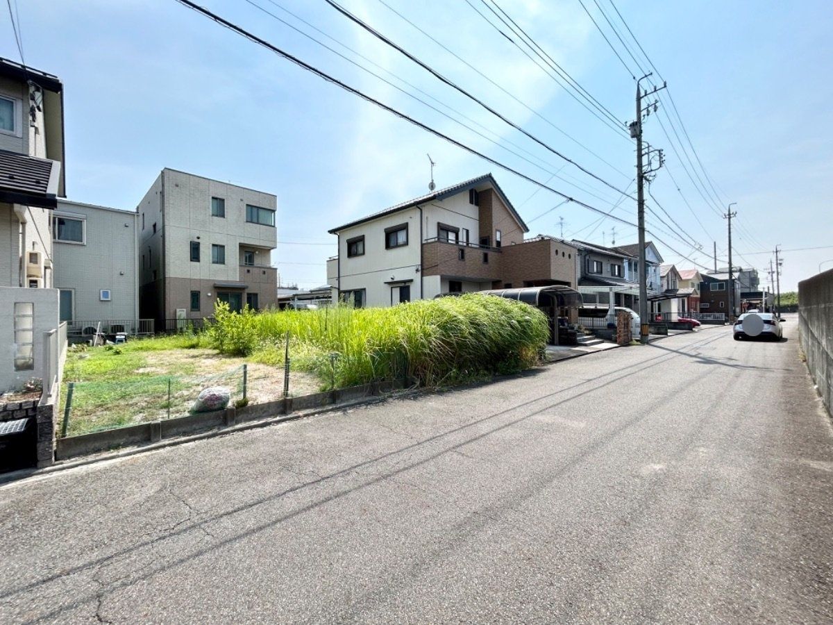 前面道路含む外観