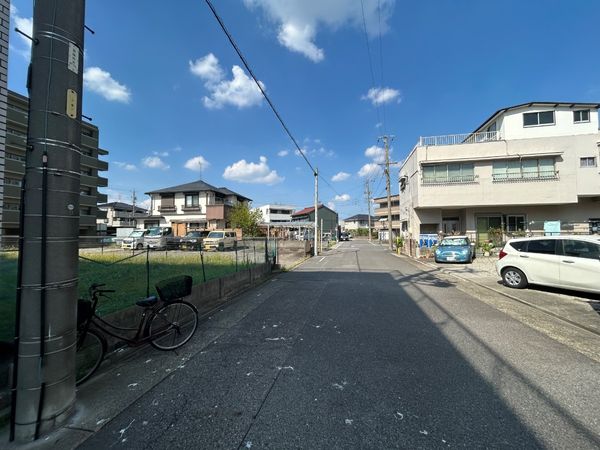 中川区宮脇町1丁目 前面道路含む外観 中川区宮脇町1丁目 前面道路含む外観